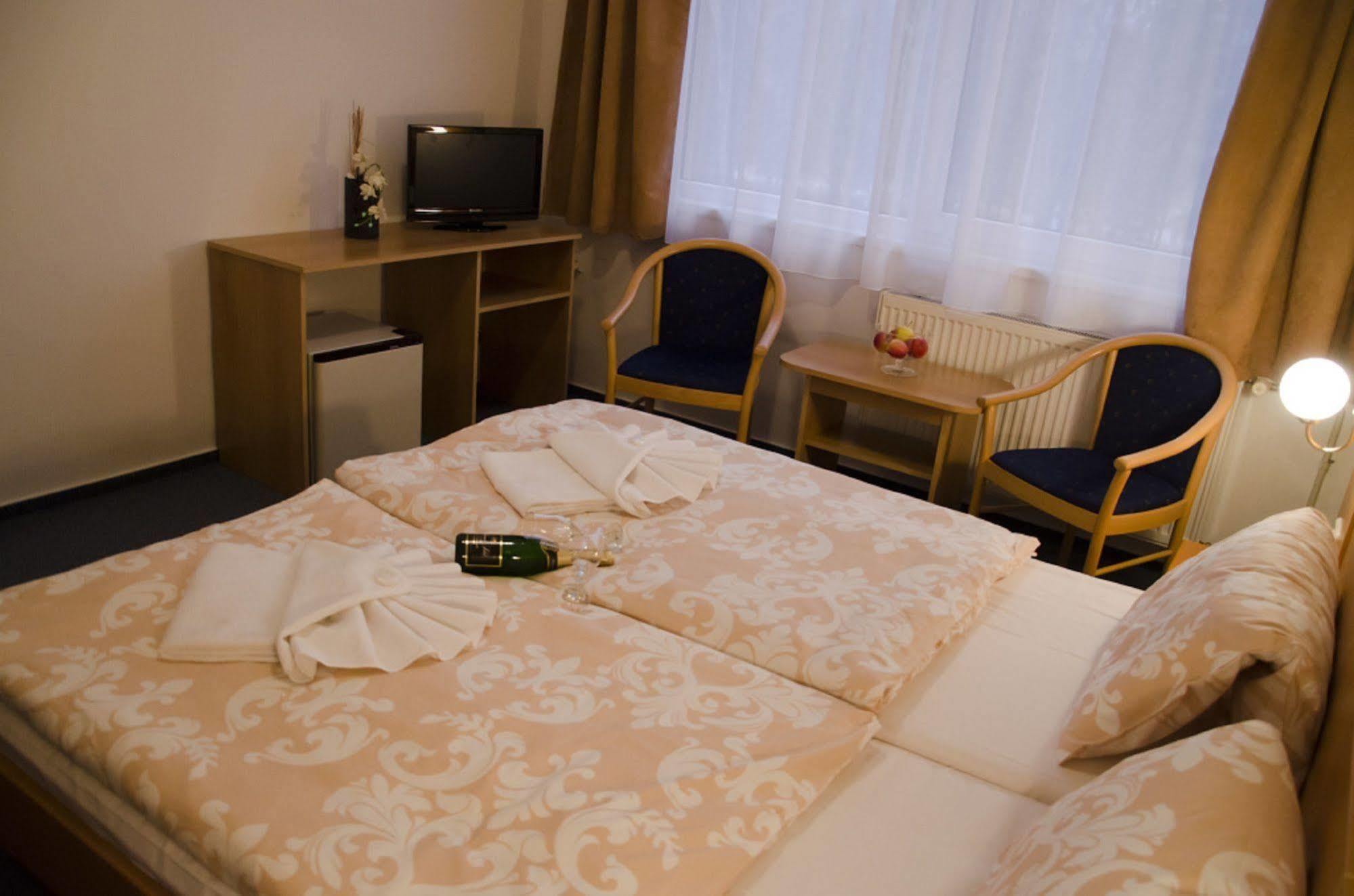 Hotel Zatisi Frantiskovy Lazne Bagian luar foto