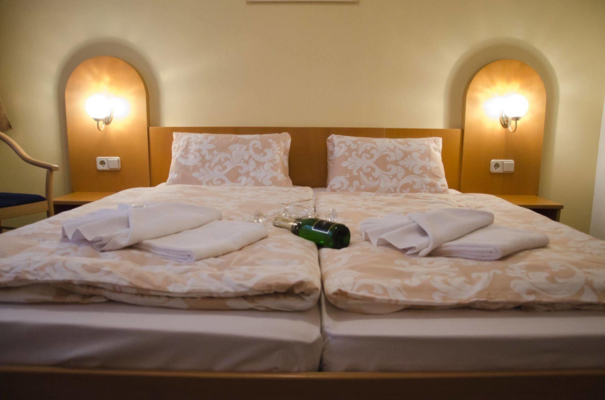 Hotel Zatisi Frantiskovy Lazne Bagian luar foto