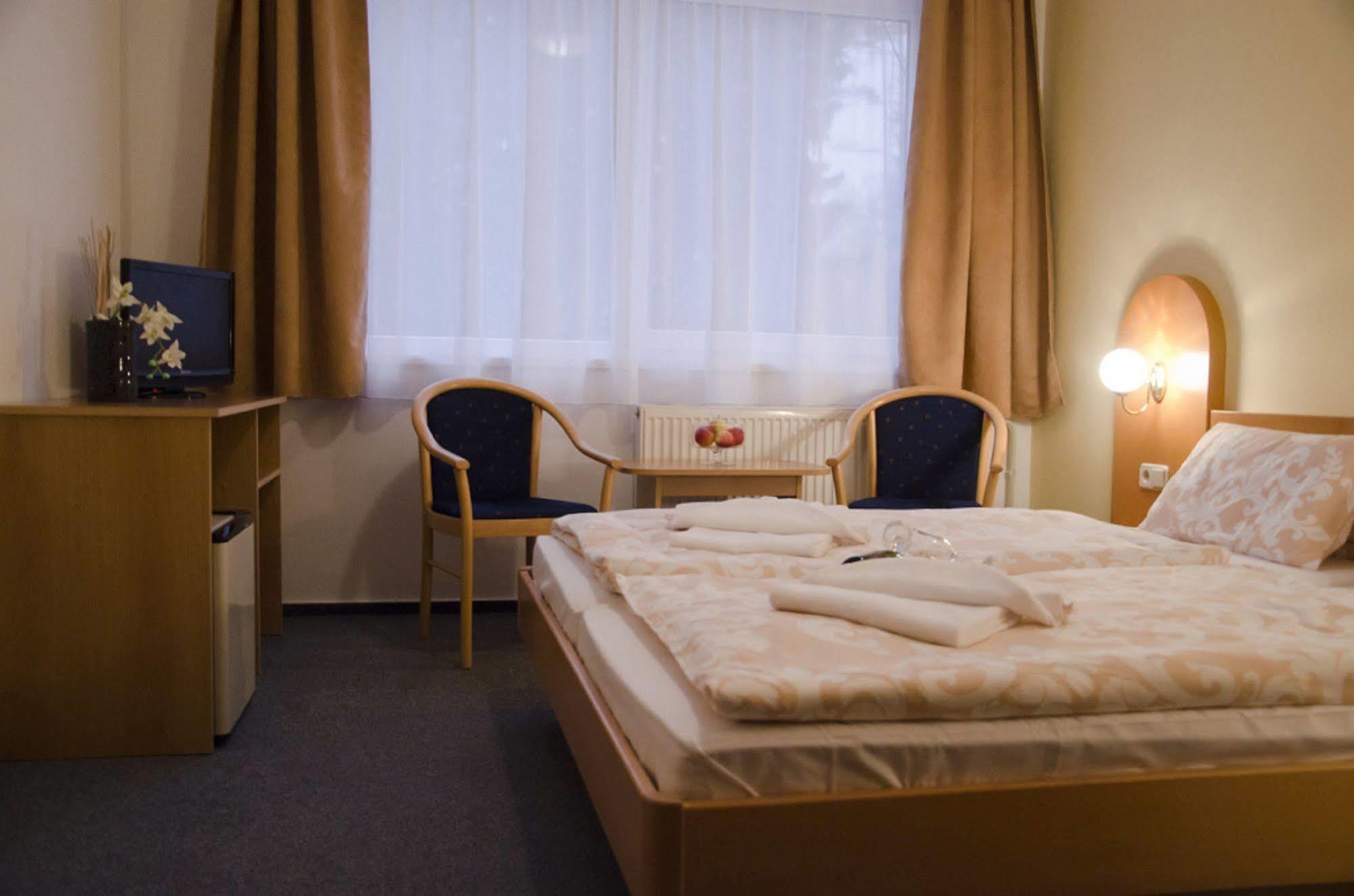 Hotel Zatisi Frantiskovy Lazne Bagian luar foto