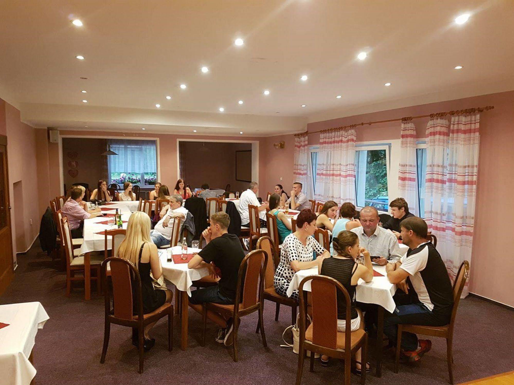 Hotel Zatisi Frantiskovy Lazne Bagian luar foto